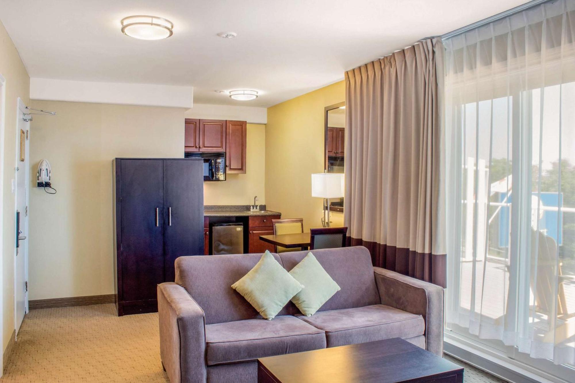 Comfort Inn Halifax Exterior photo